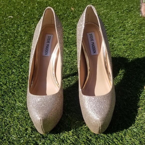 Steve Madden Dejavu Platform Pumps - Picture 8 of 8